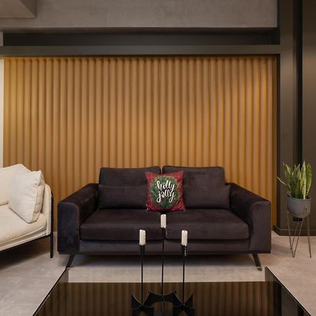 A Place 4U No6 - City Escape With Balcony Lounge & Open Living Space Athena Bagian luar foto