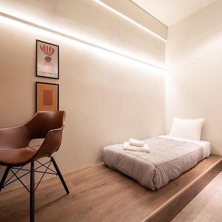 A Place 4U No6 - City Escape With Balcony Lounge & Open Living Space Athena Bagian luar foto