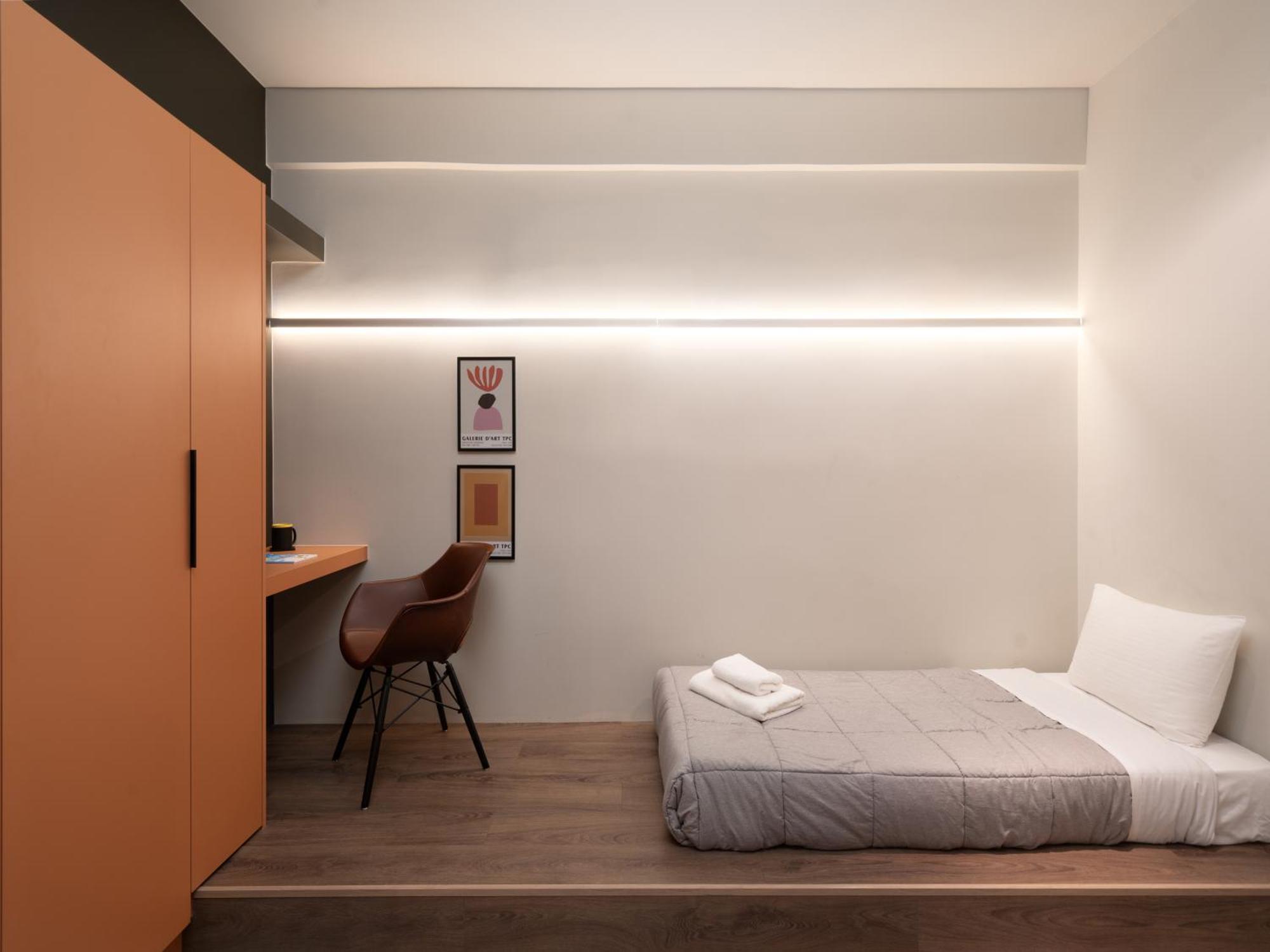 A Place 4U No6 - City Escape With Balcony Lounge & Open Living Space Athena Bagian luar foto