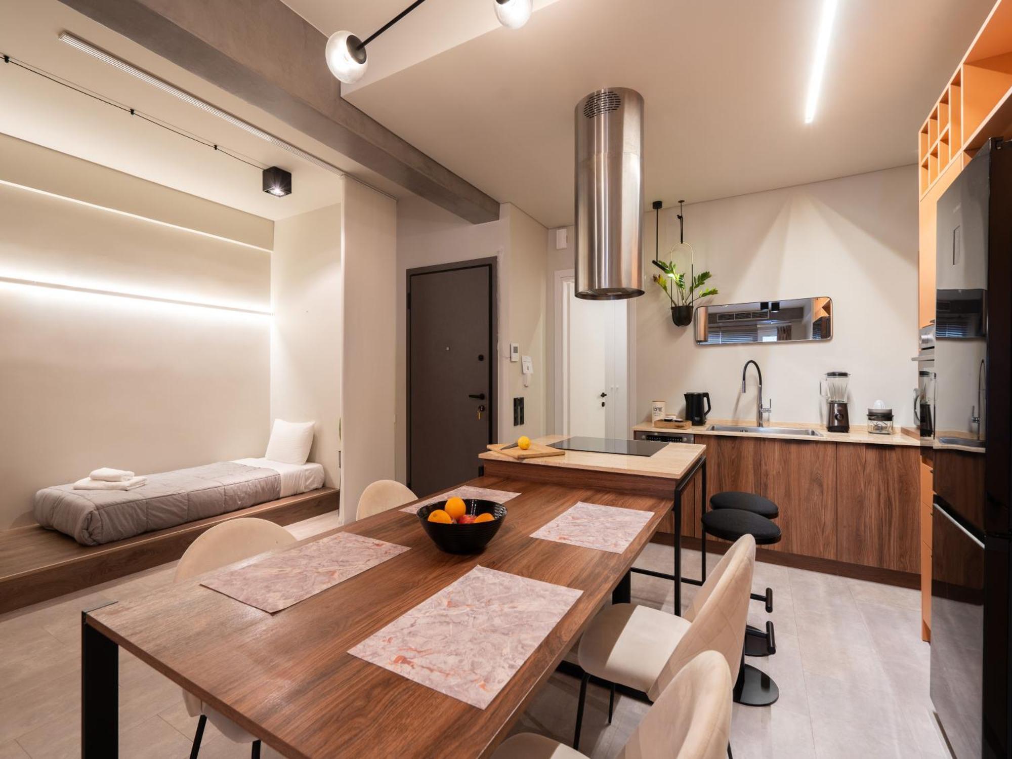 A Place 4U No6 - City Escape With Balcony Lounge & Open Living Space Athena Bagian luar foto